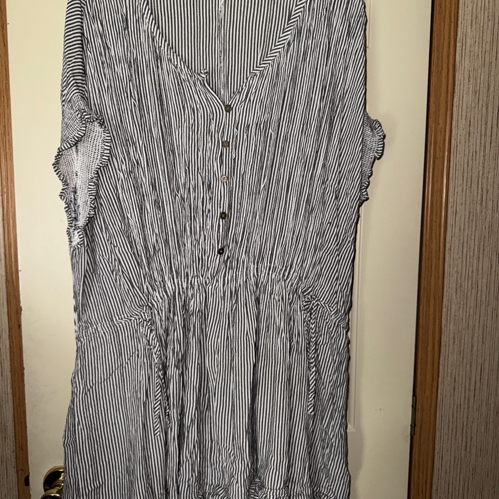 True Craft Black and White Ruched dress with pockets